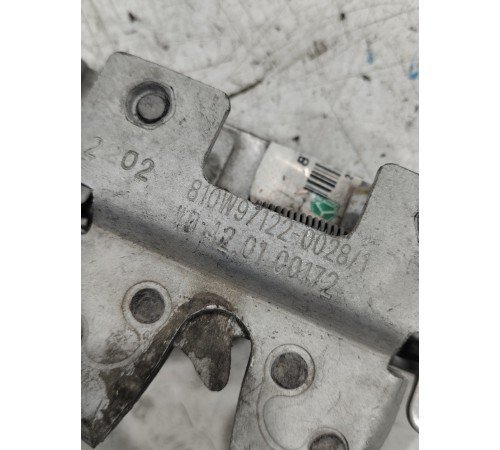 Замок капота