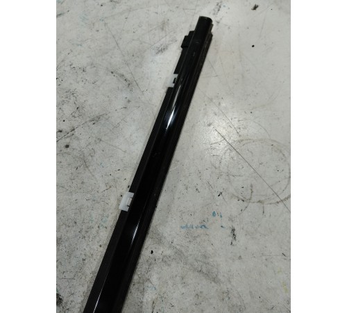 Уплотнитель стекла передний левый внешний