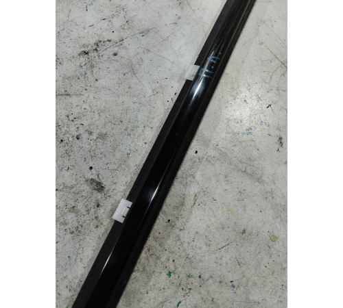 Уплотнитель стекла передний левый внешний