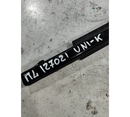 Уплотнитель стекла передний левый внешний