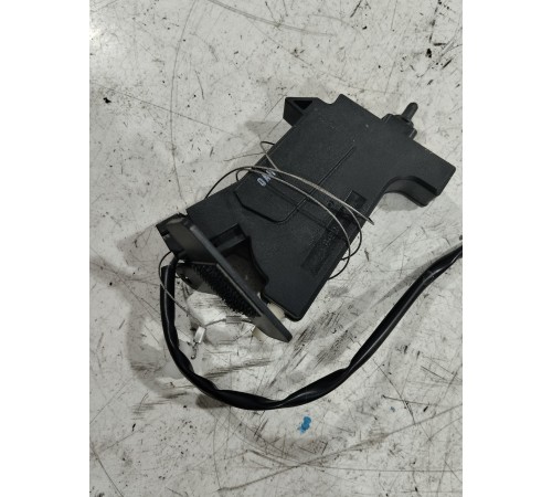 Активатор крышки лючка бензобака