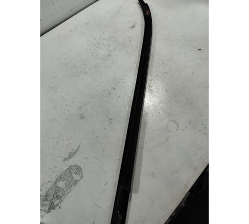 Молдинг стекла задний правый