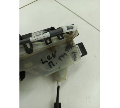 Замок двери передний левый