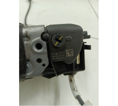 Замок двери передний левый