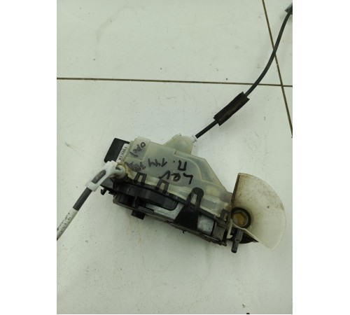 Замок двери передний левый