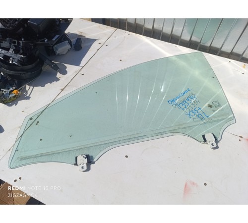 Стекло двери переднее левое