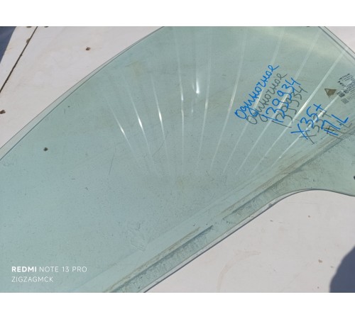 Стекло двери переднее левое