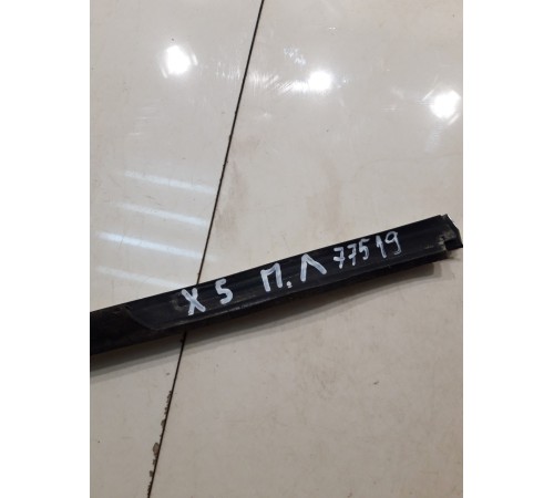 Уплотнитель стекла передний левый наружный