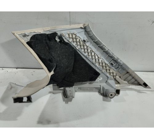 Обшивка задней стойки левая