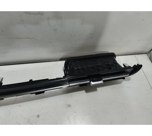 Накладка торпедо центральная с воздушными дефлекторами