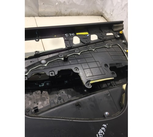 Обшивка двери (передняя, левая)