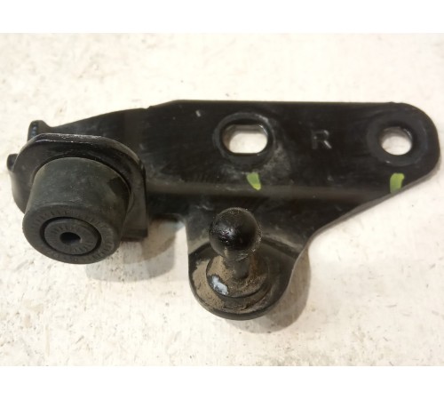 Кронштейн амортизатора крышки багажника правый