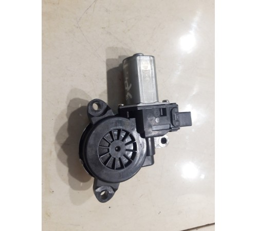 Моторчик стеклоподъемника задний 