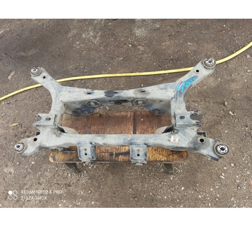 Балка подвески задняя (подрамник)