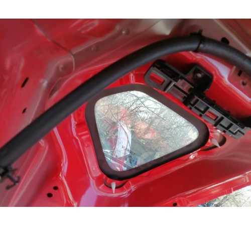 Глухое стекло , форточка заднее левое