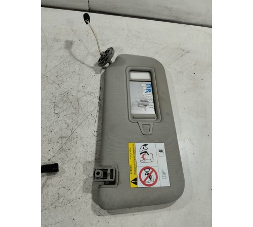 Козырёк солнцезащитный правый