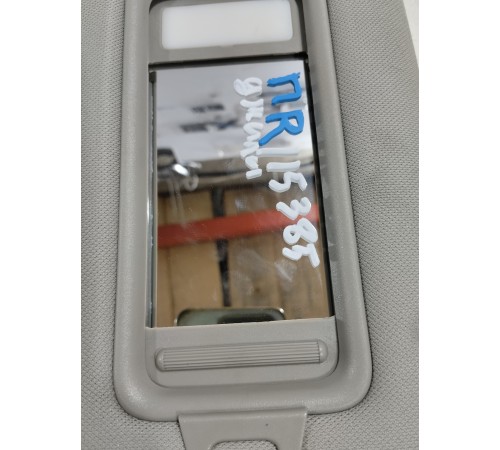 Козырёк солнцезащитный правый