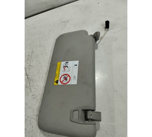 Козырёк солнцезащитный правый