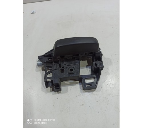 Ручка двери (задняя правая внутренняя)