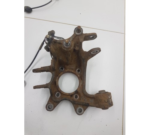 Кулак поворотный задний левый