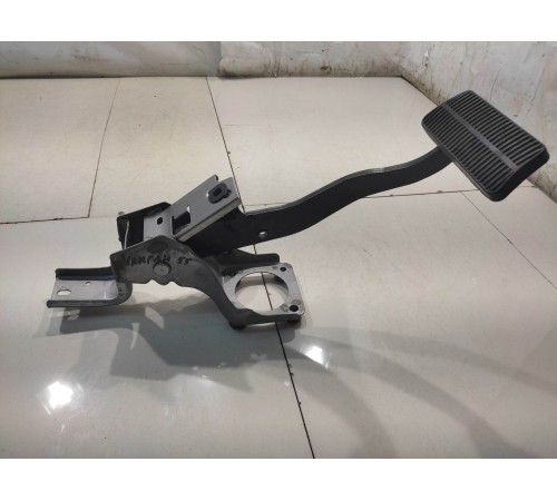 Педаль тормоза/сцепления