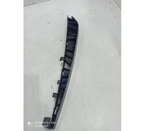 Кронштейн(крепление) уплотнителя двери передний правый