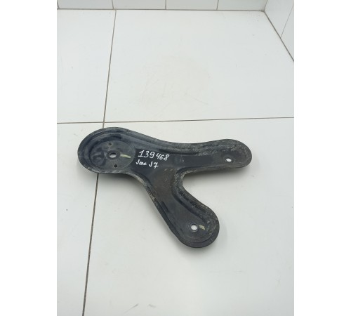 Рычаг заднего подрамника правый