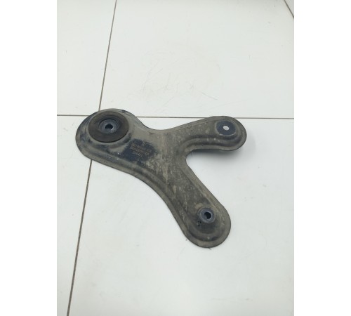 Рычаг заднего подрамника правый