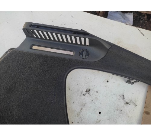 Обшивка багажника (задняя правая)