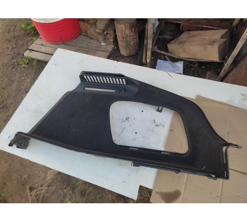 Обшивка багажника (задняя правая)