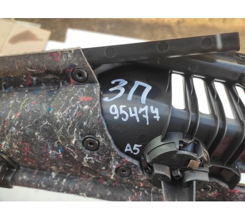 Обшивка багажника (задняя правая)