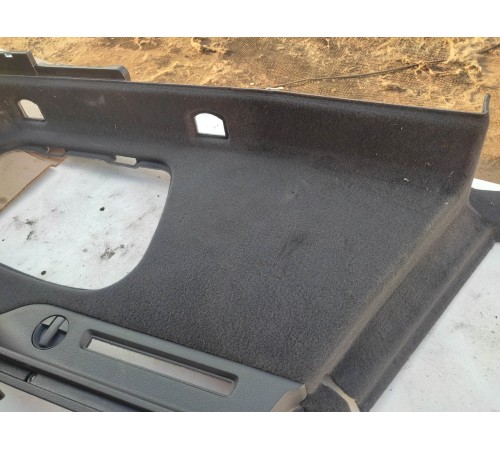 Обшивка багажника (задняя правая)