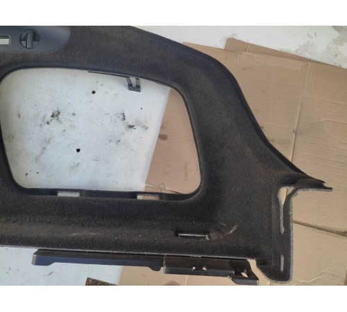 Обшивка багажника (задняя правая)