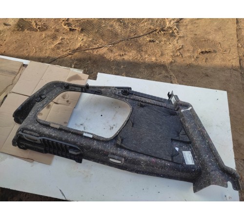 Обшивка багажника (задняя правая)