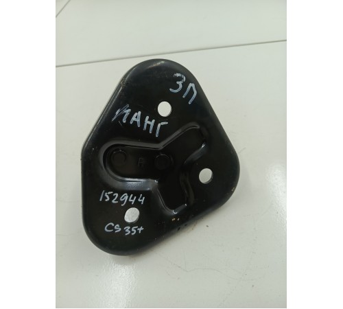 Кронштейн крепление заднего ряда сидений правый