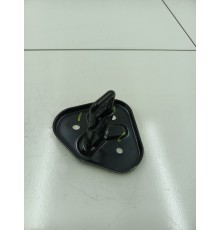 Кронштейн крепление заднего ряда сидений правый