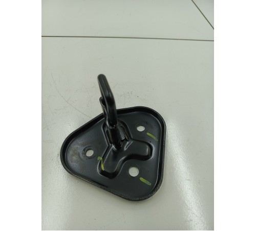 Кронштейн крепление заднего ряда сидений правый