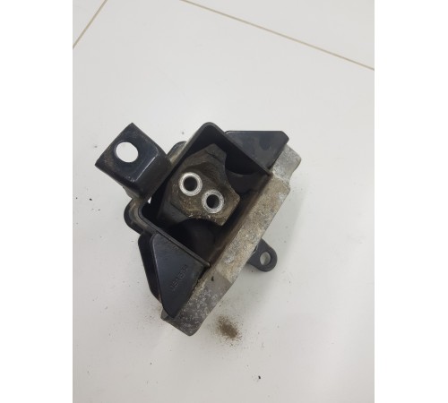 Опора КПП правая