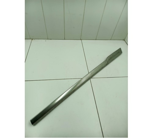 Молдинг двери передний правый