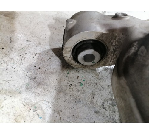 Кулак задний правый, цапфа