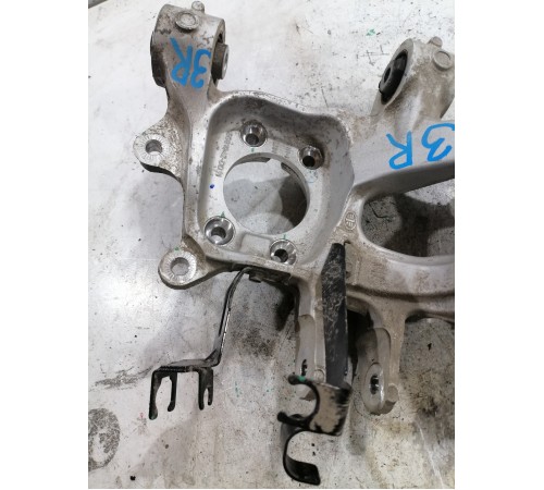 Кулак задний правый, цапфа