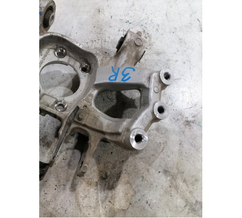 Кулак задний правый, цапфа