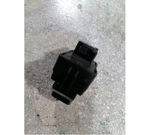 Кнопка стеклоподъёмника задняя левая