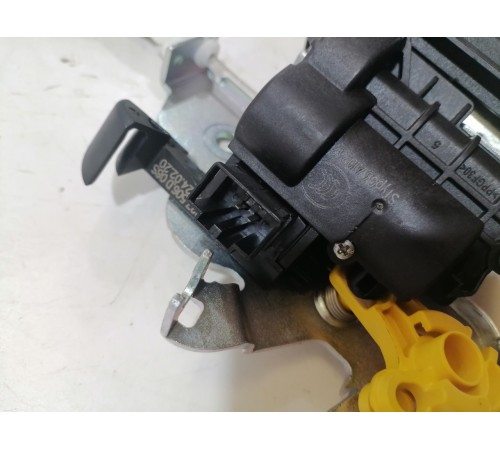 Замок крышки багажника с доводчиком