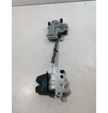 Замок крышки багажника с доводчиком