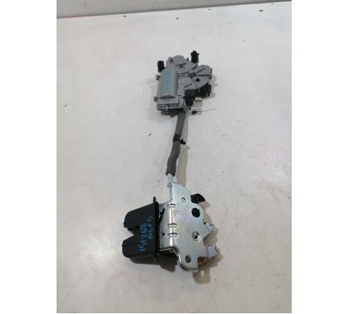 Замок крышки багажника с доводчиком