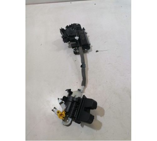 Замок крышки багажника с доводчиком