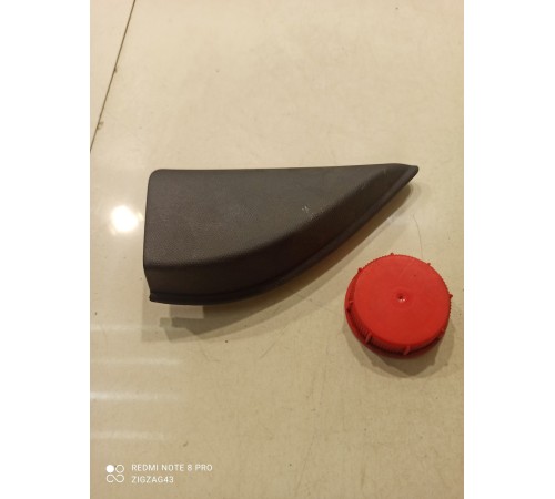 Уголок двери (задний, правый)