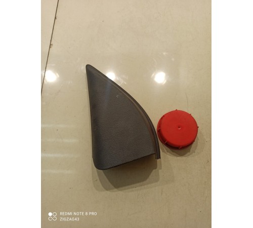 Уголок двери (задний, правый)