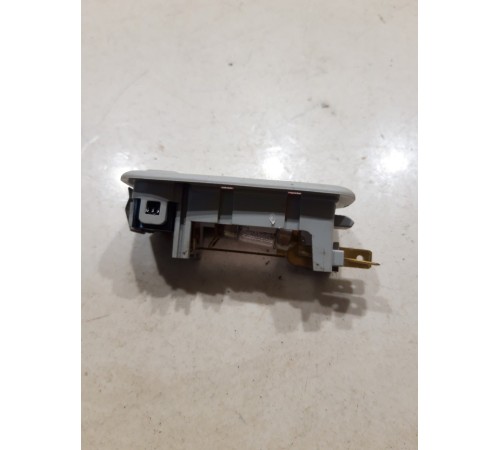 Плафон внутреннего освещения салона правый